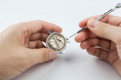阿玛尼腕表发条坏了处理方法深度解析